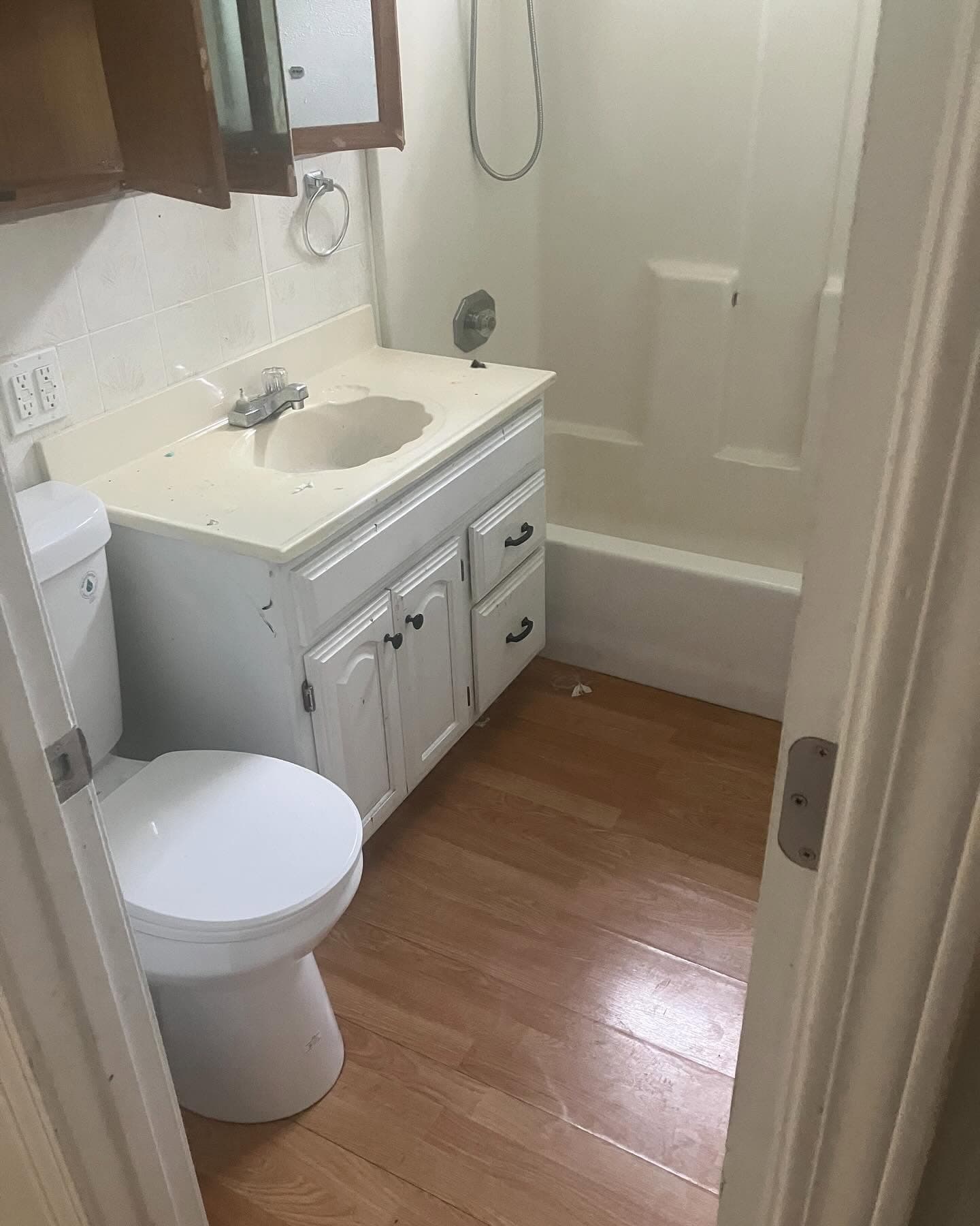 Clean apartment bathroom after a trash out.